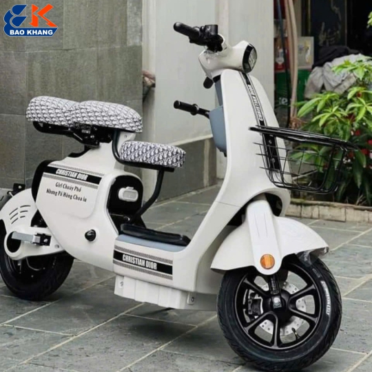 XE ĐIỆN VC MÀU TRẮNG 
