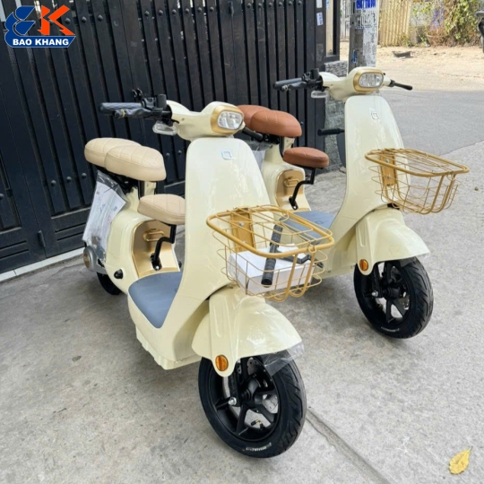 XE ĐIỆN VC MÀU VÀNG KEM