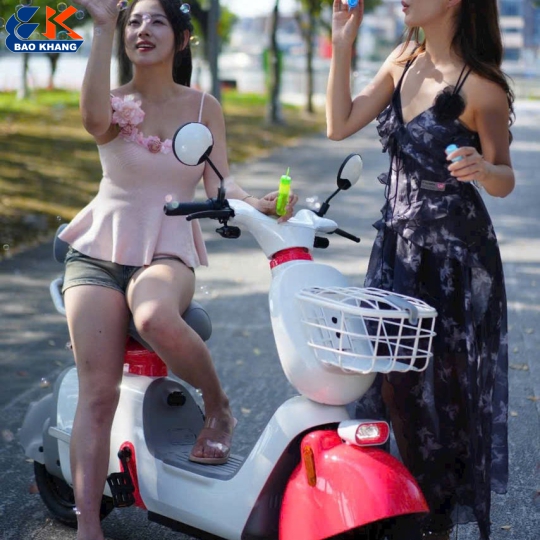 XE ĐIỆN K2 MÀU ĐỎ TRẮNG
