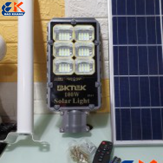ĐÈN NLMT ĐÈN ĐƯỜNG 100W BKTEK BẢO HỘ TOÀN QUỐC
